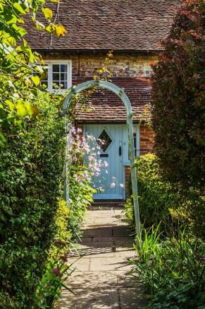 house. estate agency Dunsfold garden path