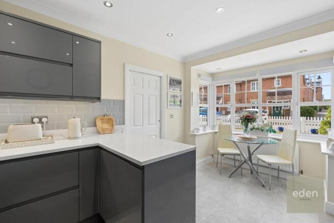 KITCHEN/BREAKFAST ROOM