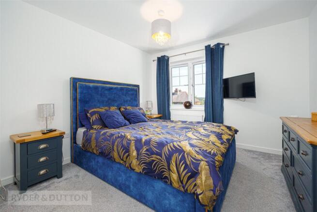 4 bed Detached for sale Image 9