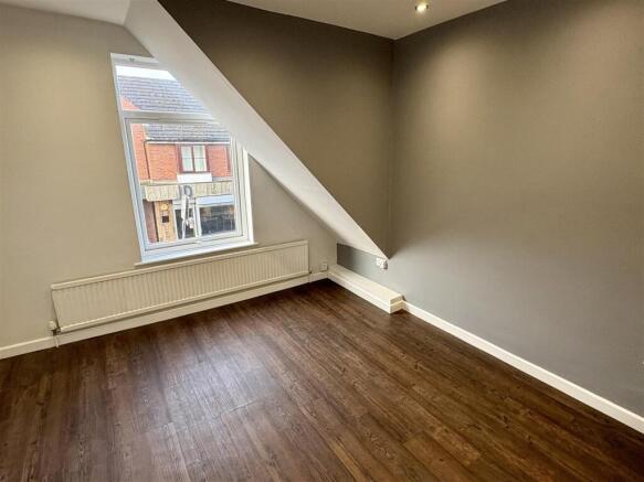 3 bed Flat to rent Image 5