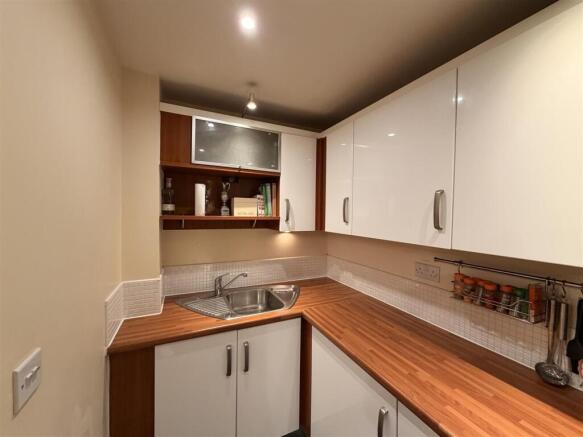 2 bed Apartment for sale Image 6