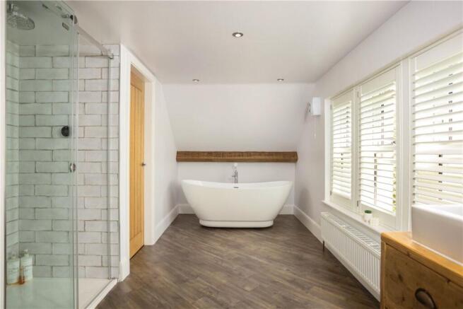 7 bed Detached for sale Image 9