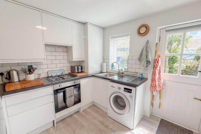 3 bed Semi-Detached for sale Image 3