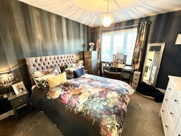 PRINCIPAL BEDROOM