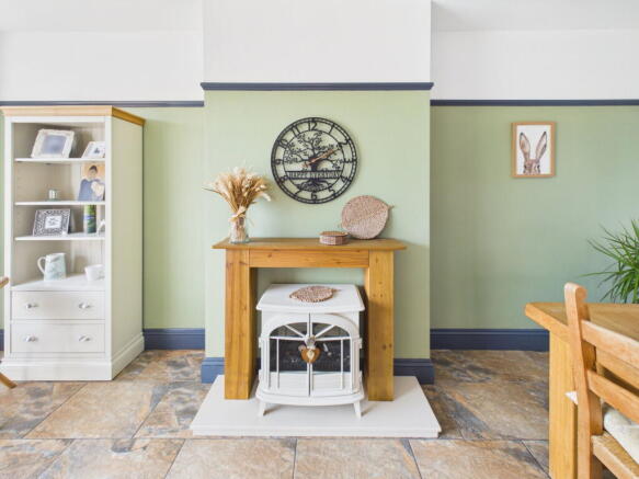 4 bed Semi-Detached for sale Image 10