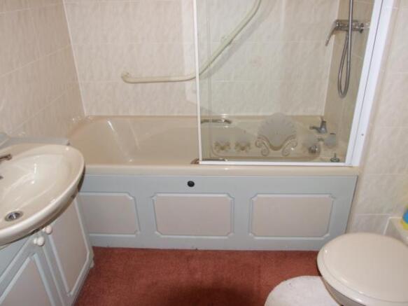 Saxon Court Bathroom