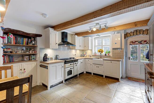 3 bed Terraced for sale Image 6