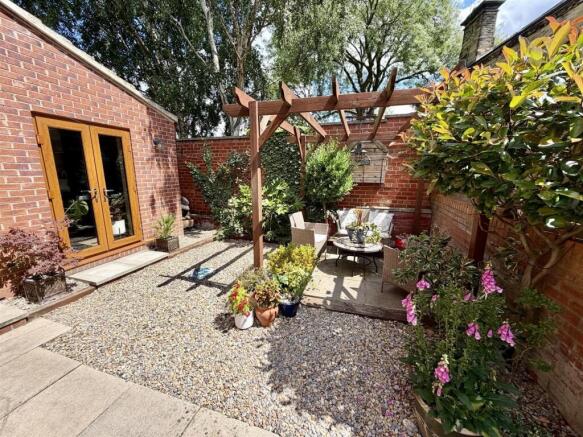 Vicarage Court, Cleckheaton photo 4