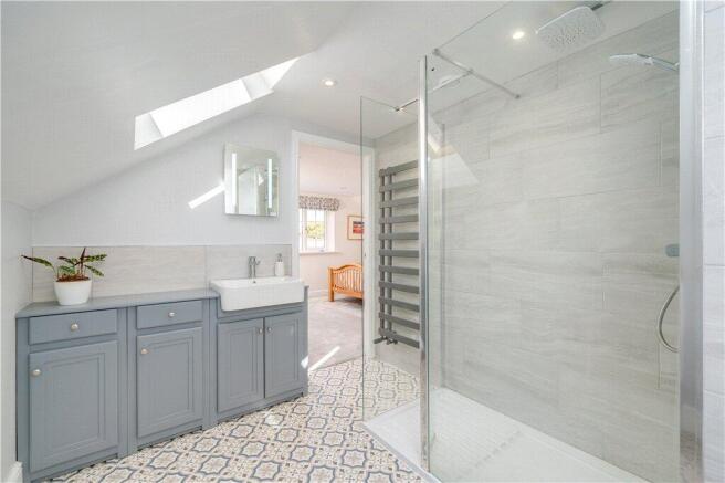 4 bed Detached for sale Image 8