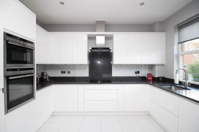 Kitchen 4.JPG