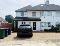 16, Mill Ridge, Edgware HA8 7PE