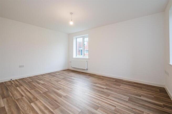 3 bed Semi-Detached to rent Image 4