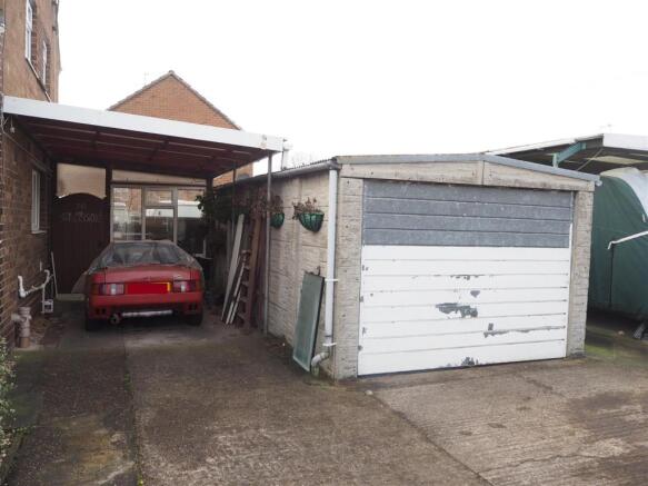 Carport & Garage 296