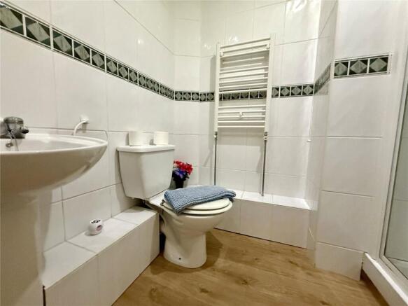 2 bed Apartment for sale Image 8