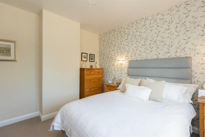 Wold View Bedroom 1-2.jpg