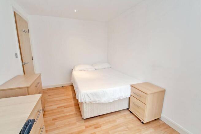 3 bed House to rent Image 8