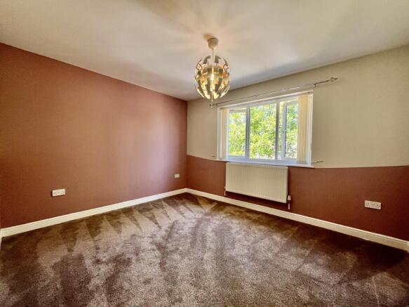 5 bed Detached to rent Image 8