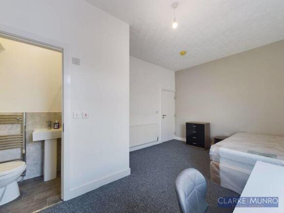 1 bed Town House to rent Image 8