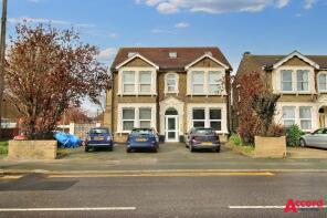 Flat 5, 85 Homeleigh Apartments, Heath Park Road, Romford RM2 5XA