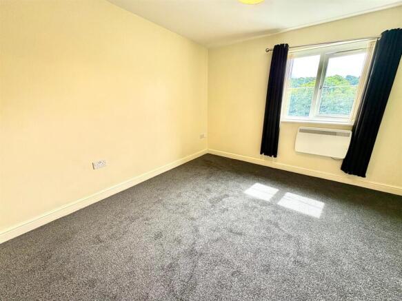 2 bed Apartment for sale Image 4