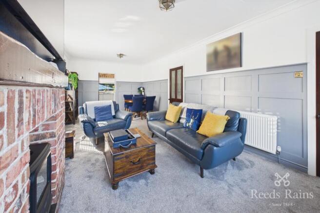 4 bed Bungalow for sale Image 6