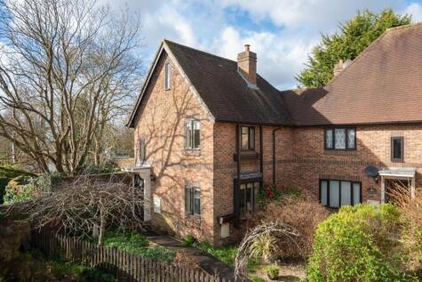 Pilgrims Court, High Street, Charing