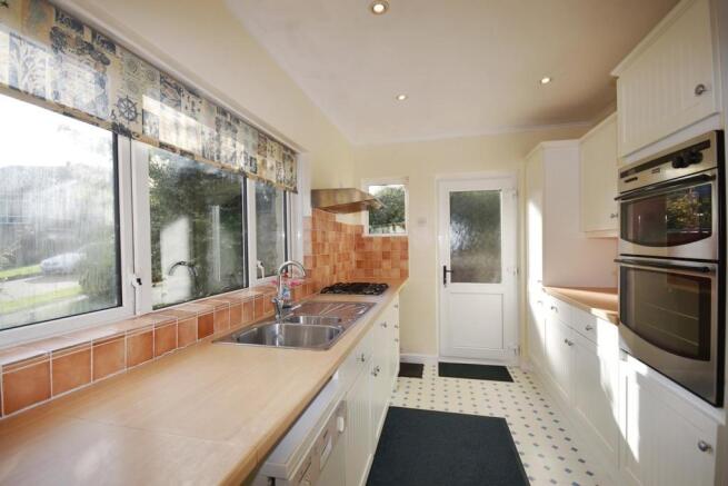 Kitchen..JPG