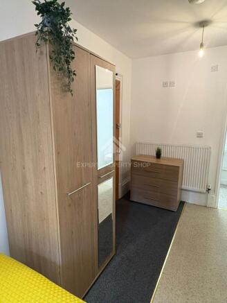 1 bed House Share to rent Image 4