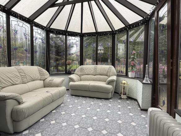 4 bed Detached for sale Image 7