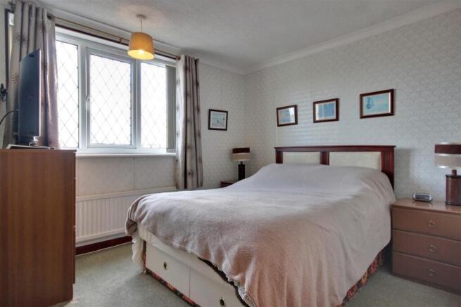 3 bed Semi-Detached Bungalow for sale Image 9