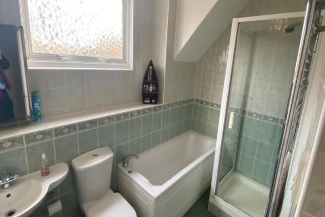 Family Bathroom / WC