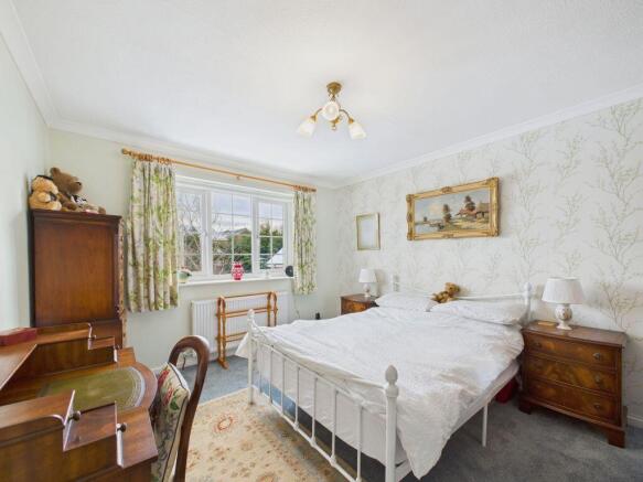 4 bed Detached for sale Image 8
