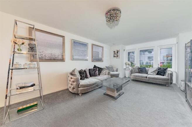 12 Mona Crescent BF-10.JPG