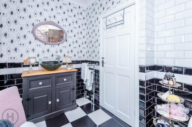 Bathroom (2).jpg