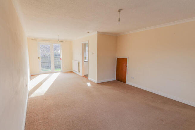 Lounge / Dining Room (1)