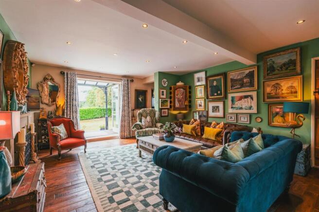 4 bed Detached for sale Image 11