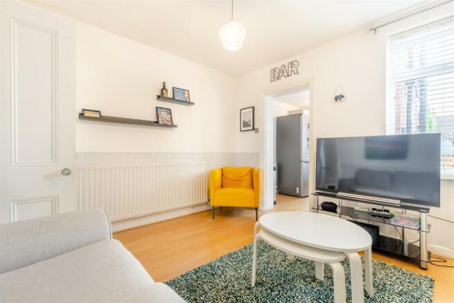 8569278-interior04.jpg