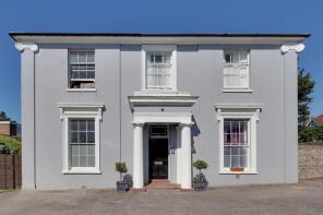 Flat 1, 1 Ace House, Bridge Road, Gaisford, Worthing BN14 7BU