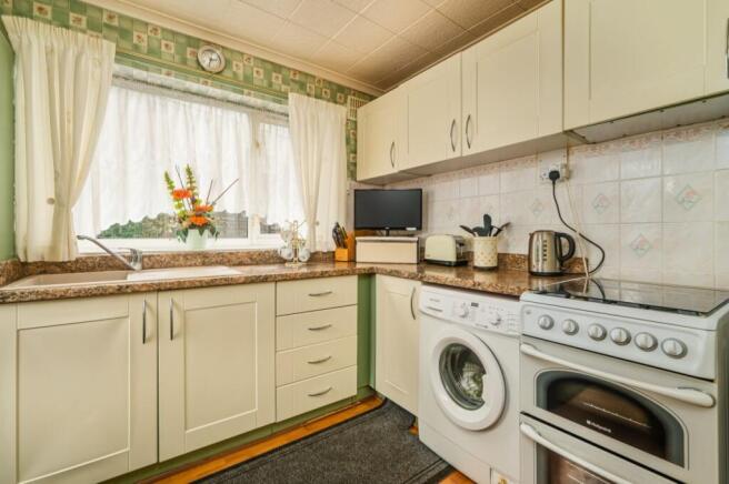 3 bed Semi-Detached for sale Image 10