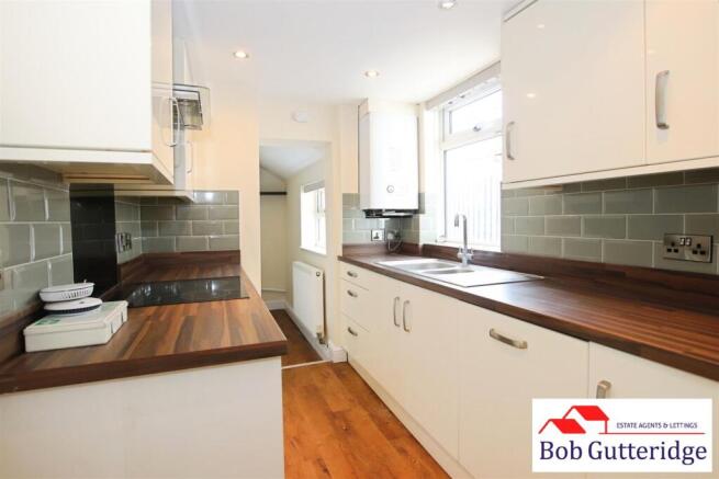 FITTED KITCHEN