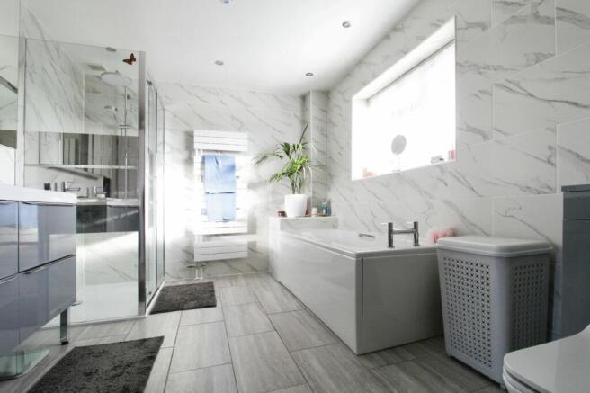 En-Suite Bathroom
