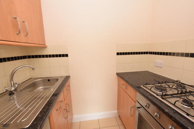 2 bed Terraced to rent Image 4