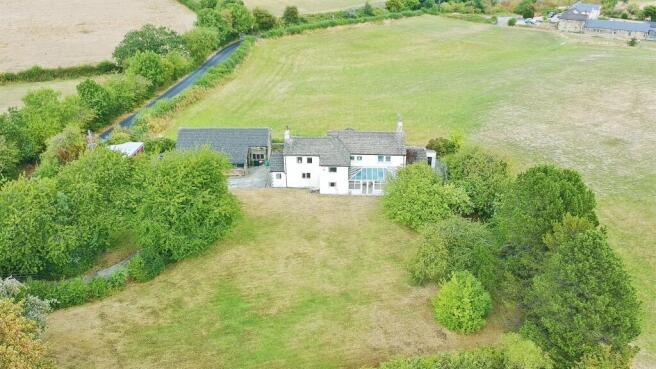 4 bed Detached for sale in leeds