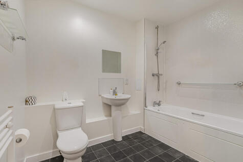 Callender Road, Erith, DA8 3EY