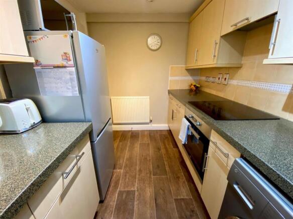 2 bed Apartment for sale Image 7