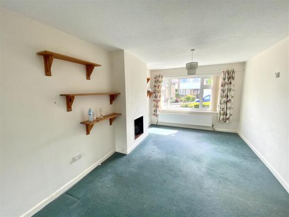 LIVING/DINING ROOM
