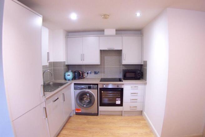 2 bed House Share to rent Image 4