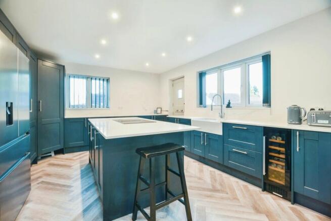 4 bed Detached for sale Image 4