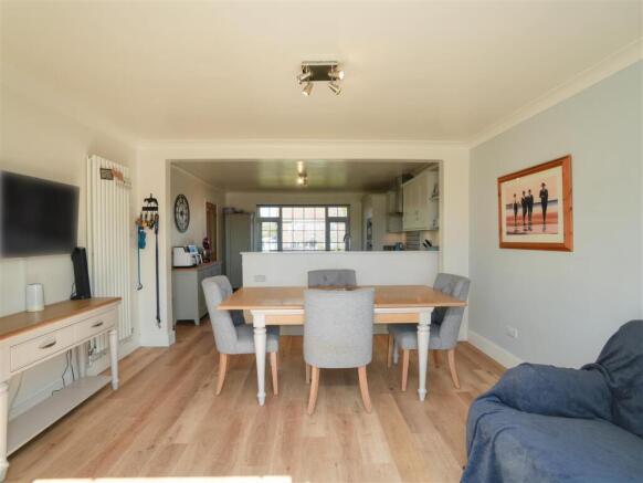 4 bed Detached for sale Image 4