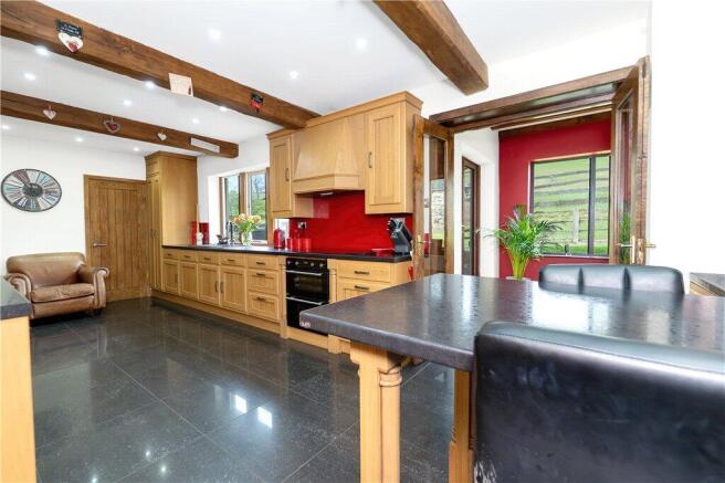 5 bed Detached for sale Image 5